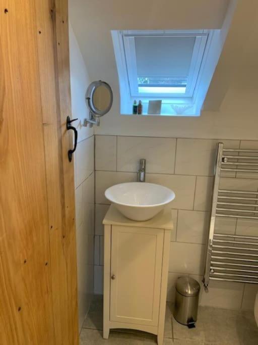 Beautiful Converted Coach House For Two Apartment *