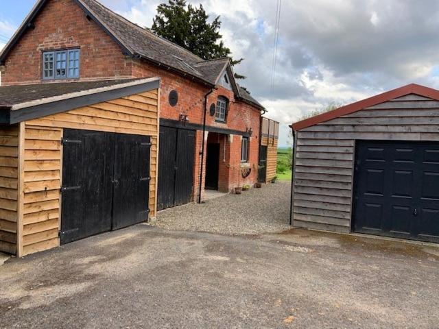 Beautiful Converted Coach House For Two Hoptonheath