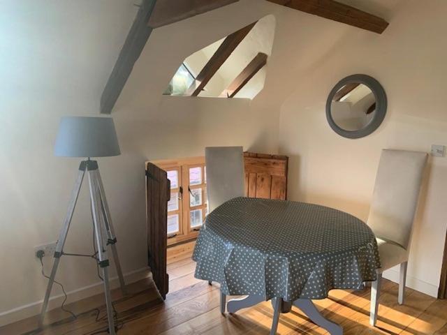 Beautiful Converted Coach House For Two Apartment