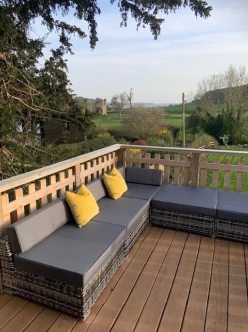 Beautiful Converted Coach House For Two Apartment *